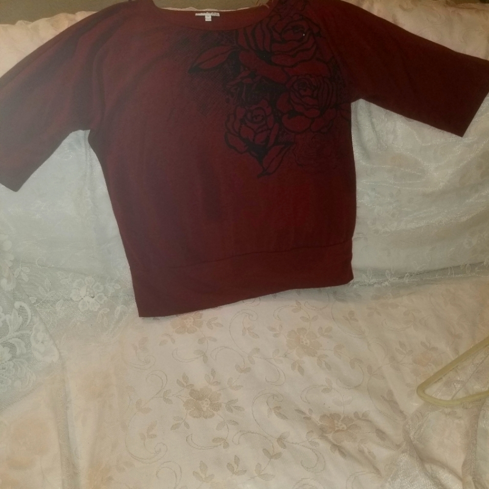 Red ¼sleeve top.